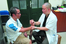 Bệnh nhân Parkinson hết “múa” nhờ phẫu thuật 