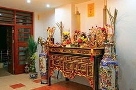 Gia đình bạn mà đặt bàn thờ vị trí này hãy đổi ngay kẻo hối hận