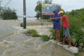 Siêu bão đổ bộ, 13 người Philippines thiệt mạng 