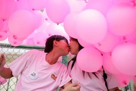 Cộng đồng LGBT Sài Gòn náo nhiệt “Cứ sống, cứ yêu” 