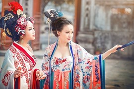 Ngắm bộ ảnh cosplay Võ Tắc Thiên đầu tư cực khủng