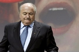 Blatter cò quay xin rút quyết định từ chức