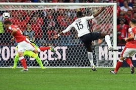 Euro 2016 Pháp 0 - 0 Thụy Sĩ: Dắt tay nhau đi tiếp 