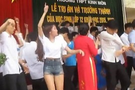 Cô trò “quẩy” tưng bừng trong lễ tốt nghiệp gây điều tiếng