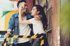 Cặp chị em Hải Phòng chụp ảnh tình tứ như người yêu