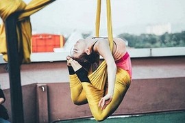 Điêu đứng vì những giáo viên yoga xinh đẹp và "dẻo như bún"