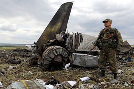 Rơi máy bay IL-76: Quân Ukraine triệt hạ lẫn nhau?