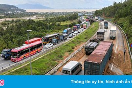 Hầm Hải Vân tê liệt