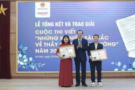 Trao 2 giải Nhất Cuộc thi Viết những kỷ niệm sâu sắc về thầy cô và mái trường 