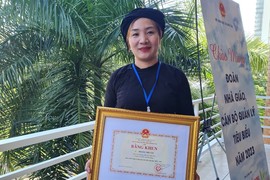 Những cô giáo dành cả thanh xuân… “cõng chữ lên non”