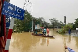 Lũ sông Hồng xuống nhanh, vùng trũng HN ngập nhiều ngày tới