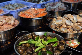 Ăn ở Bay Buffet Hồ Tây, thực khách nhập viện: Cơ quan chức năng vào cuộc