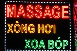 Hà Nội: Nghi giả danh cảnh sát hình sự đến quán massage cưỡng đoạt tiền