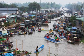 Chợ nổi Ngã Năm - Điểm du lịch đặc sắc đang mai một dần