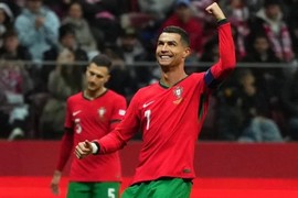 Ronaldo ghi bàn thứ 906, Bồ Đào Nha thắng tưng bừng