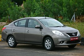 Nissan Sunny đại hạ giá giải phóng hàng tồn