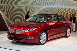 Ford mất hàng trăm triệu đô vì “chém gió” về Lincoln MKZ