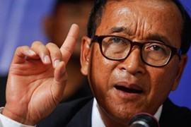 Campuchia: Sam Rainsy “cõng rắn cắn gà nhà“?