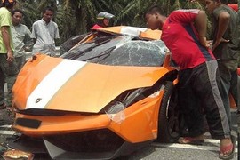 Siêu xe Lamborghini gặp tai nạn vỡ tan nát tại Malaysia