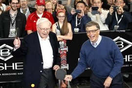 Tỷ phú Bill Gates, Warren Buffett “quậy” tưng bừng tại triển lãm