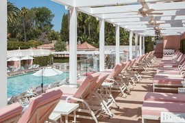 Khách sạn siêu đẹp Beverly Hills bỗng bị sao tẩy chay