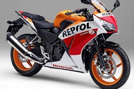 Honda CBR 250 vội vàng giảm giá khi Yamaha R25 ra mắt