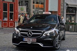 Siêu xe Mercedes-Benz E 63 AMG 9 tỷ đồng làm taxi