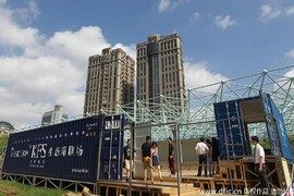 Xây nhà hát bằng thùng container