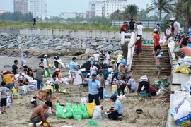 Miền Bắc “vắt chân lên cổ” chống trả siêu bão Haiyan