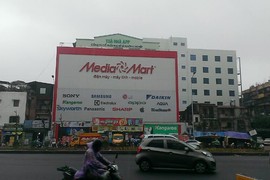 Nguy cơ cháy nổ từ những biển quảng cáo "khủng" của Media Mart 