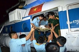 Trực thăng Mi-171 "không vận" bệnh nhân từ Trường Sa về đất liền