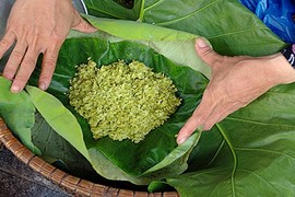 Cốm Trung thu bán tràn vỉa hè, chọn sao cho “chuẩn”