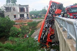 Hết hồn những pha tai nạn giao thông khó đỡ nhất Việt Nam