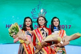 Khoảnh khắc trong đêm chung kết Hoa khôi Nam Bộ 2017