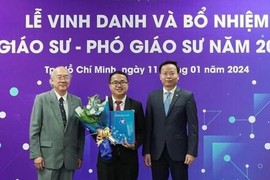 Chủ nhân giải thưởng Quả Cầu Vàng nhận bổ nhiệm Phó Giáo sư ở tuổi 35