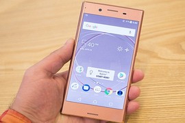 Chiêm ngưỡng Sony Xperia XZ Premium màu hồng vàng