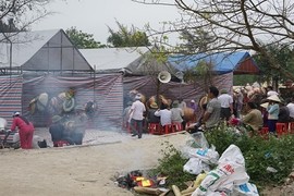 Tang thương nơi xóm nghèo của 3 thủy thủ chết ngạt trên tàu