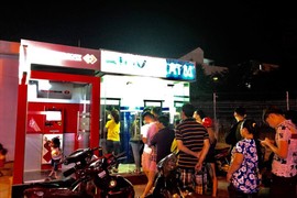 Khổ như công nhân khu công nghiệp rút ATM ngày Tết