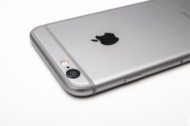 'Vui vẻ' xong, cuỗm luôn túi xách và iPhone của cô gái