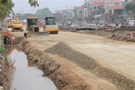 Cận cảnh công trường đường 1,5 km “tốn” 165 tỷ đồng ở Ninh Bình