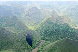 “Hố trời’ khổng lồ chứa điều kì diệu bên trong ai cũng sửng sốt