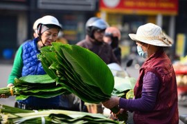 Cận Tết, chợ lá dong lâu đời nhất Hà Nội tấp nập