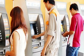 Ngân hàng "câu" khách bằng chiêu giới hạn tiền rút ATM?