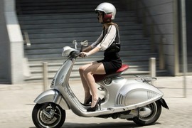 Xe ga đắt nhất VN Vespa 946 trình làng phiên bản mới