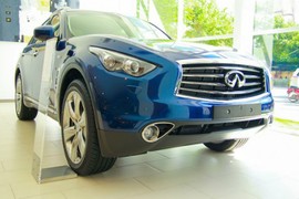 Chi tiết Infiniti QX70 "Deep Blue" độc nhất Sài Gòn