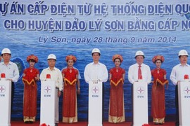 Người dân Lý Sơn háo hức xem lễ đóng điện lịch sử