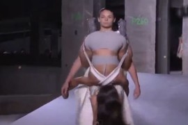 Màn catwalk kỳ dị có một không hai trên thế giới