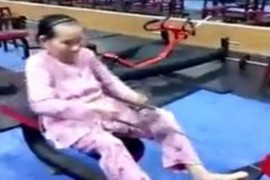 Hai cụ bà tập gym như thanh niên bất chấp tuổi tác