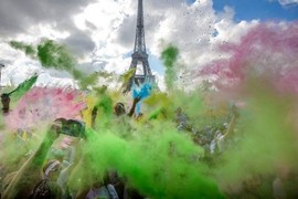 Tưng bừng lễ hội sắc màu Colour Run 2016 ở Paris