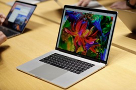 Thắng Oscar, đạo diễn "Thor: Ragnarok" chỉ trích thậm tệ bàn phím MacBook Pro